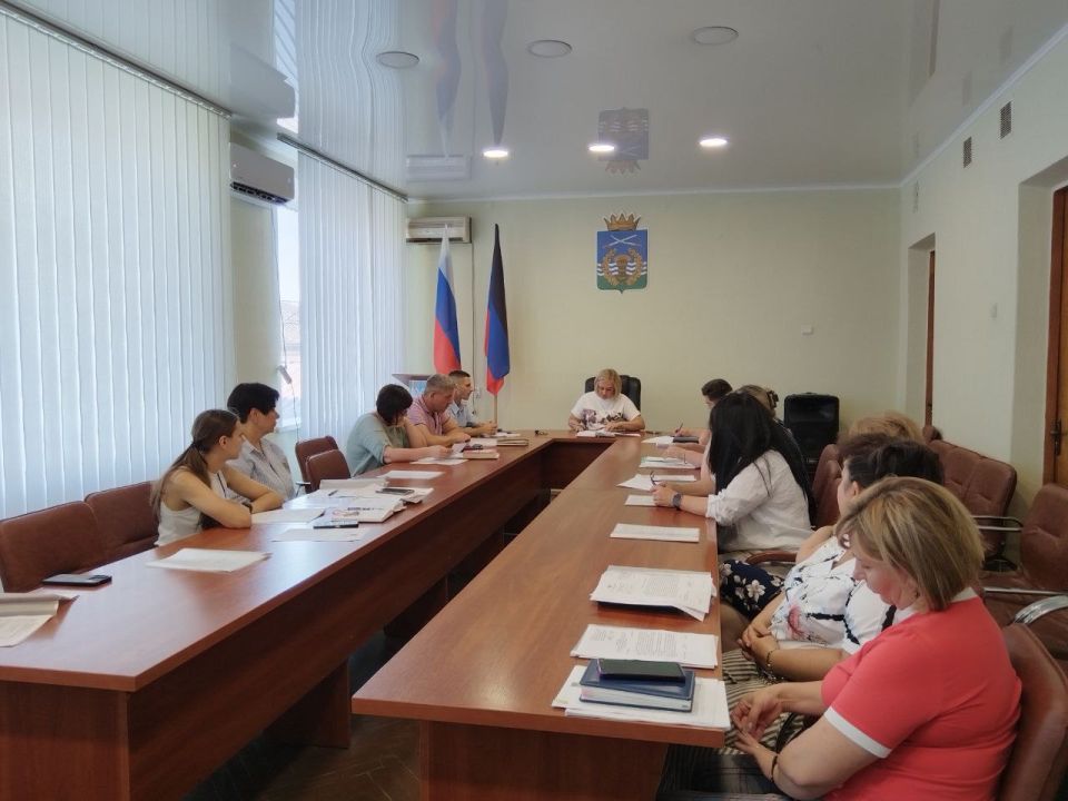 Сегодня состоялось заседание Комиссии по делам несовершеннолетних и защите их прав под председательством заместителя главы Администрации Володарского муниципального округа Полтарак Викалины Викторовны