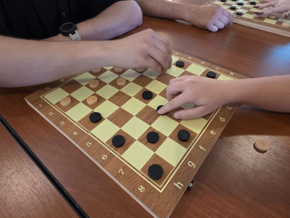 Ветераны поучаствовали в шашечном турнире в Докучаевске