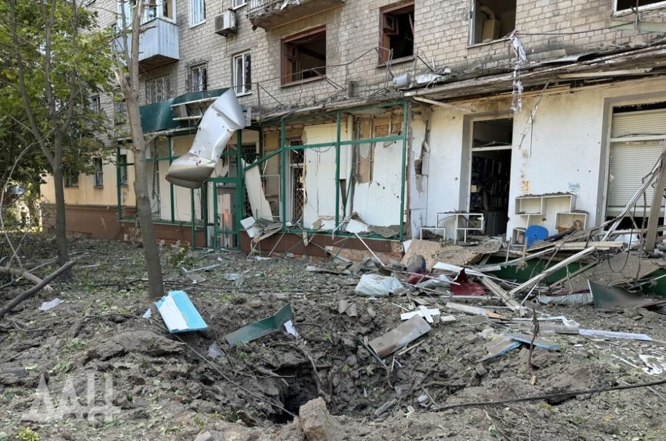 Атака ВСУ на Донецк: один человек пострадал, повреждены храм, медцентр и дом