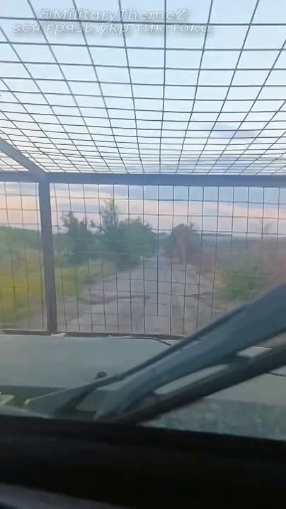 Момент прилета российского FPV-дрона по бронемашине "Новатор" ВСУ на Торецком направлении