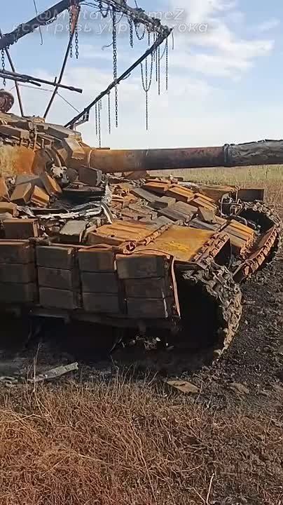 Торецкое направление. Уничтоженный нашими операторами FPV дронов танк бронечубатых войск