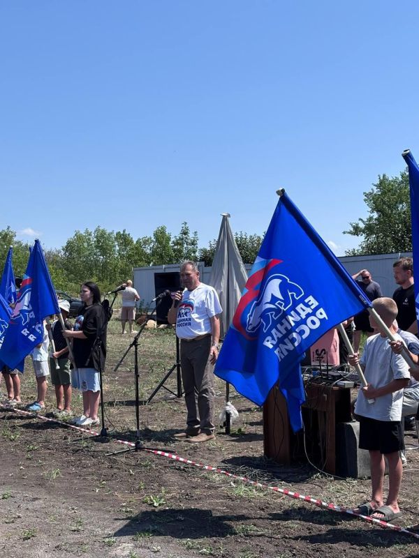 Таймураз Арсоев: В преддверии Дня металлурга и Дня посёлка Донское принял участие в праздничных спортивных соревнованиях по национальной борьбе курэш, гиревому спорту и перетягиванию каната