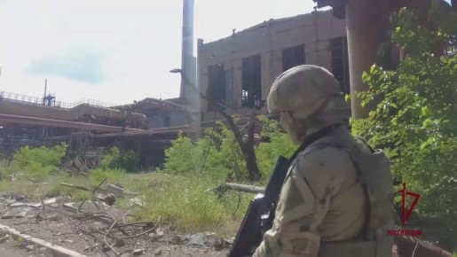 Росгвардейцы обнаружили боеприпасы и документы ВСУ в подземельях «Азовстали»