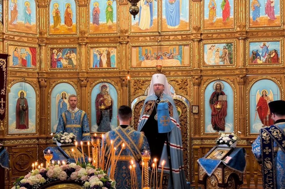 В Макеевке отметили праздник Казанской иконы Божией Матери литургией