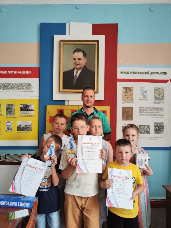 В г. Торезе проведен шахматный турнир для детей и взрослых