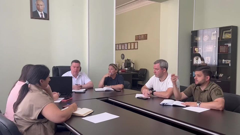 Константин Кузьмин: Вместе с коллегами подключились к прямой линии Главы ДНР Дениса Пушилина