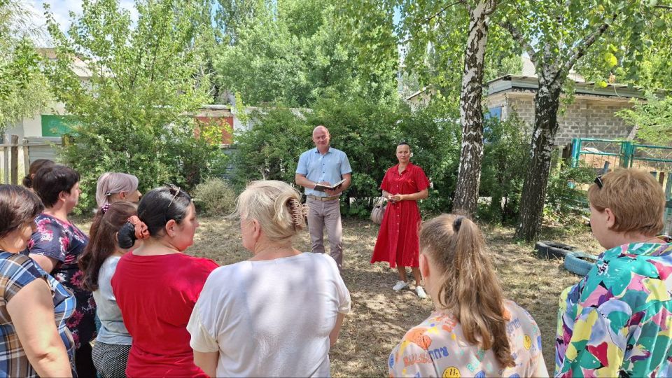 Первый заместитель руководителя Управы Горняцкого внутригородского района Администрации городского округа Макеевка Максим Козловский совместно с Анной Зюриковой провели встречу с жителями на подведомственной территории возле...