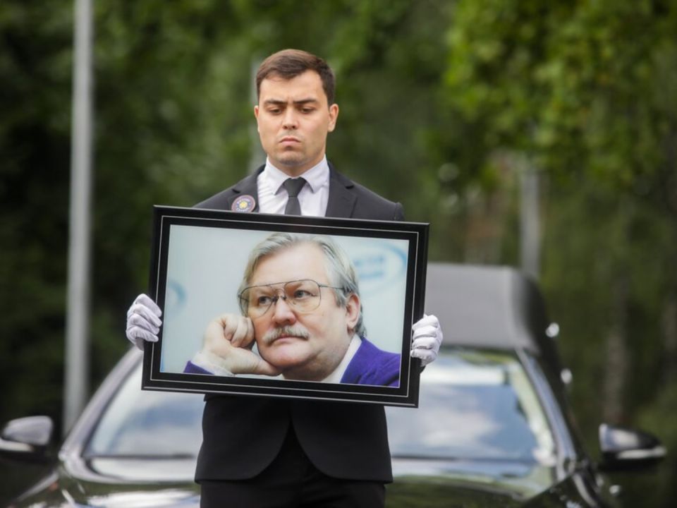 В Москве прошла церемония прощания с режиссером культового фильма «Мастер и Маргарита». Фоторепортаж