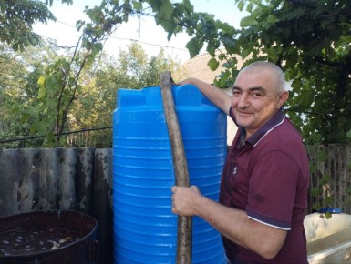 Коммунальные службы Ждановки решают проблему отсутствия водоснабжения в отдаленных населенных пунктах
