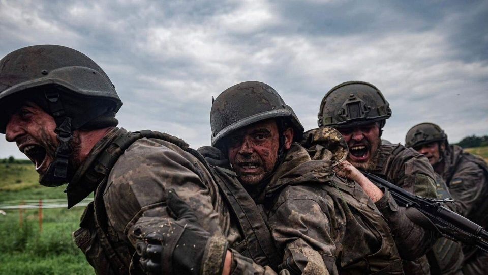 ВСУ теряют контроль над Красноармейском, снабжение группировки в Донбассе под угрозой — Рожин