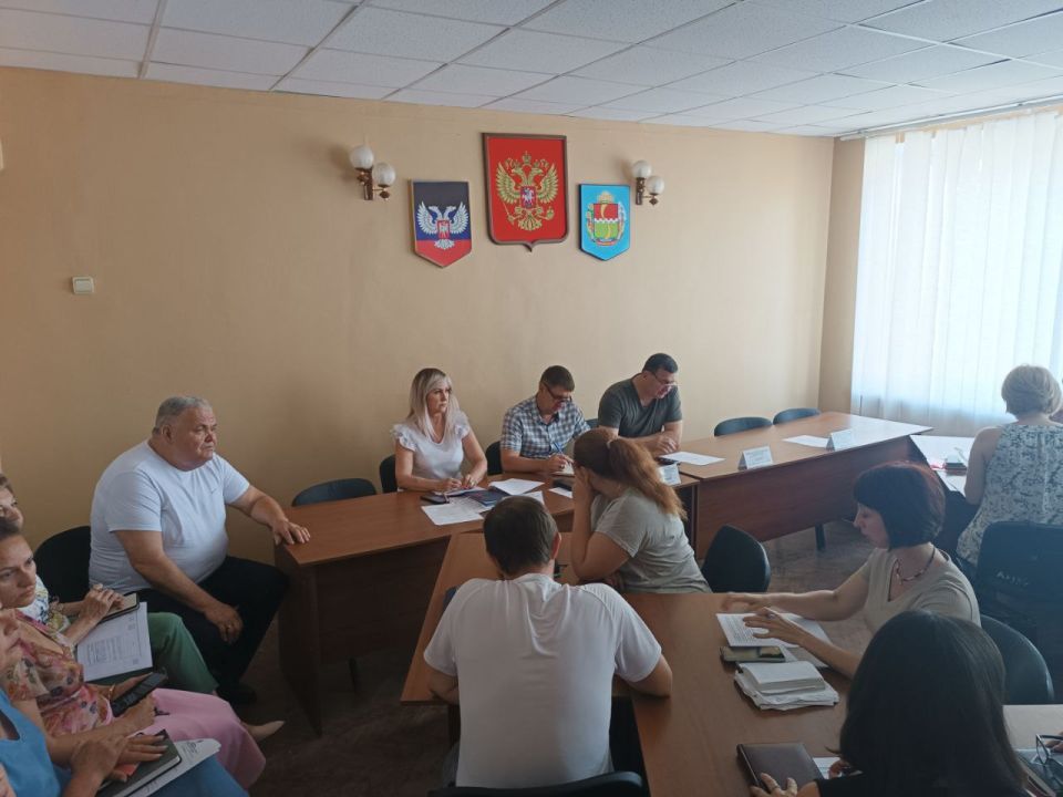 Игорь Лызов: На еженедельном аппаратном совещании с руководителями администрации Амвросиевского муниципального округа обсудили ключевые аспекты работы сектора по вопросам экологии и охраны окружающей среды