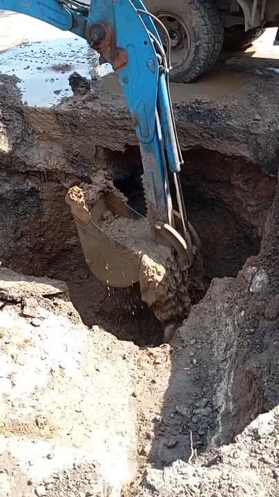 Александр Пеняев: На пересечении улиц Фрунзе и Красноармейской в Ясиноватой произошел крупный порыв водопровода