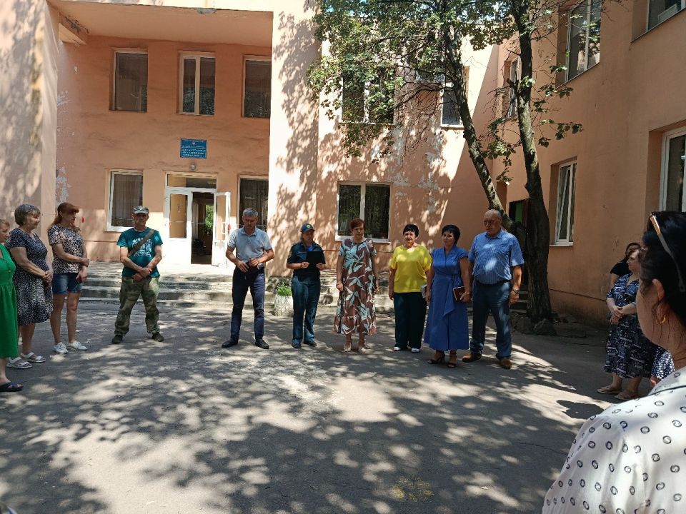 23 июля, заместитель главы Администрации городского округа Макеевка Ирина Лях провела встречу с населением во дворе МБУ «Централизованная библиотечная система г. Макеевки» библиотека им. А.С. Пушкина – № 2. Во встрече...