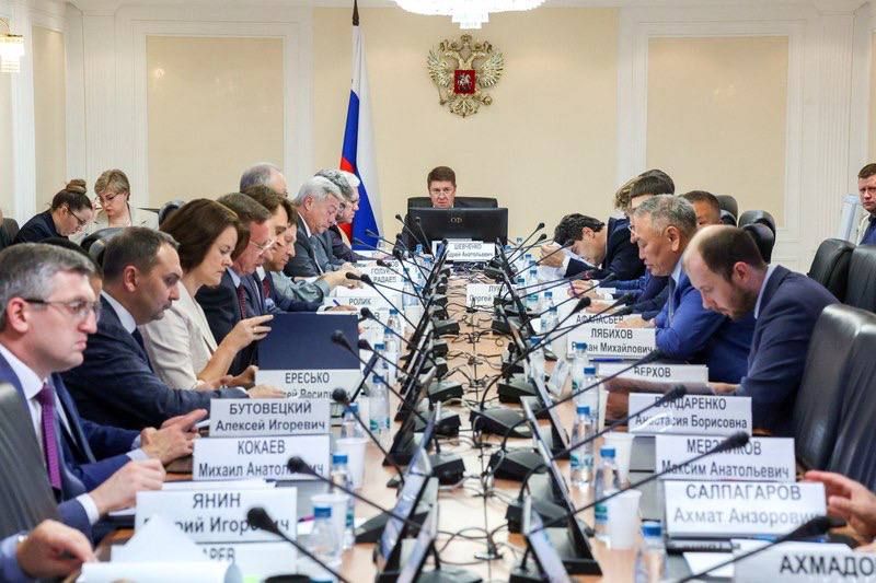 Александр Волошин: #работа_в_СФ. Сегодня в Совете Федерации под председательством Андрея Анатольевича Шевченко состоялось заключительное в этой парламентской сессии заседание Комитета по федеративному устройству...