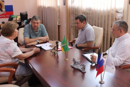 Иван Приходько: Как уже упоминалось, в соответствии с поручением Главы Донецкой Народной Республики Дениса Владимировича Пушилина на прошлой неделе состоялась моя встреча с Министром образования и науки ДНР Олегом...