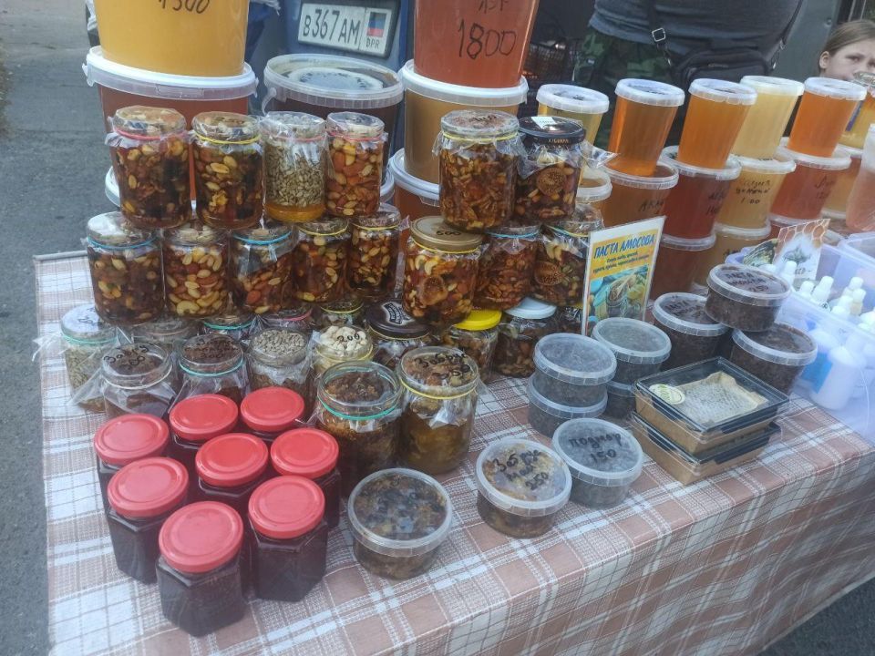 В Докучаевске на центральной площади прошла ярмарка