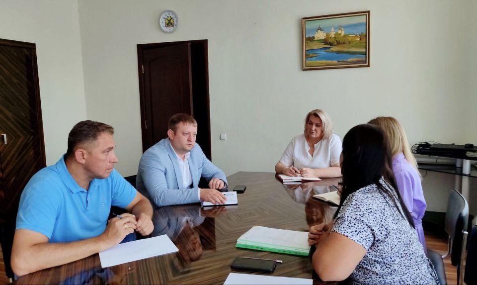 Александр Дудник: Провёл очередное ежемесячное выездное совещание с представителями администрации закреплённого за нашим ведомством Докучаевска