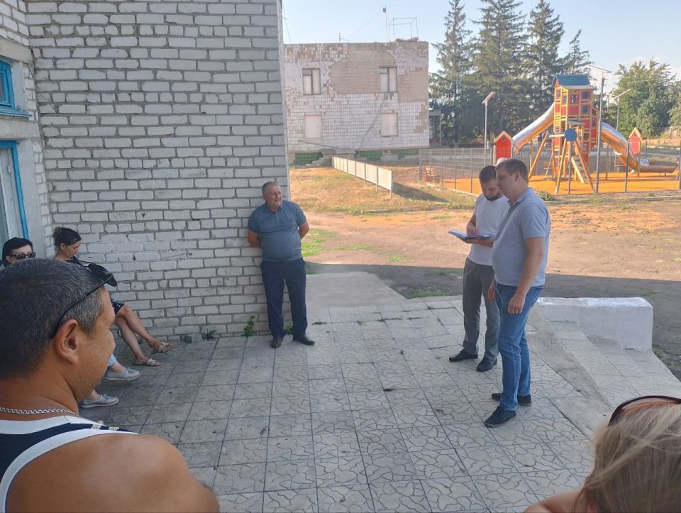 22 июля Председатель Тельмановского муниципального совета Дмитрий Липчанский совместно с и.о. Главы Администрации Тельмановского муниципального округа провели встречу с жителями с. Греково - Александровка