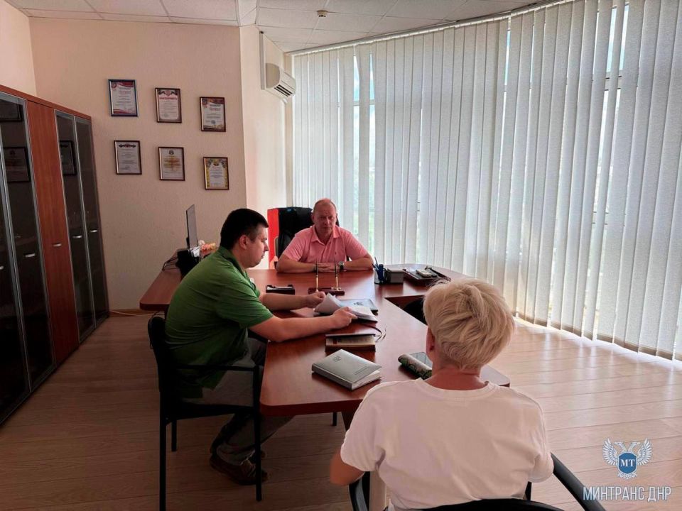 Сотрудники Минтранса ДНР провели выездное информационно-профилактическое мероприятие с целью предупреждения нарушений законодательства в сфере осуществления деятельности службами заказа легкового такси