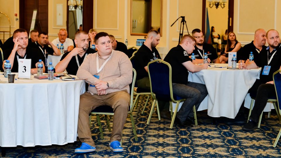 Кирилл Макаров: Недавно выпала честь выступить перед победителями программы «Донбасс.СВОи Герои». Не о «карьере» и не о «возможностях»