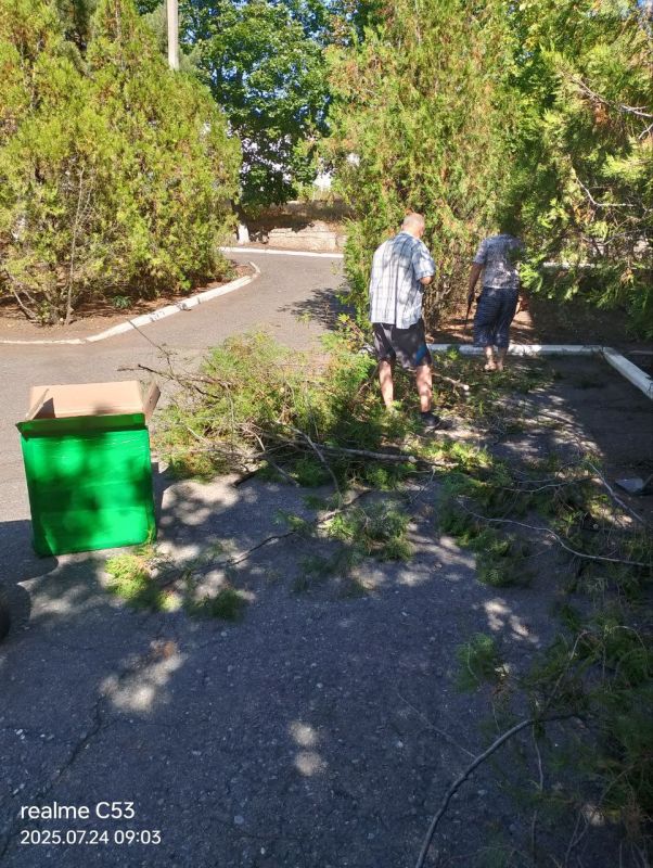 В Тельмановском округе продолжаются продолжается экологическая акция "Чистый четверг" в рамках партийного проекта Единой России "Городская среда"