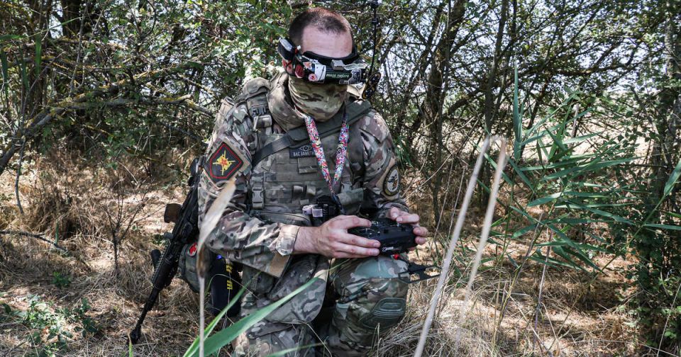 Запускали из разрушенного дома: кадры уничтожения дронами двух танков в ДНР