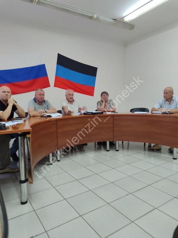 Вчера состоялась встреча заместителя Главы администрации городского округа Донецк Валерия Ляховца с жителями поселка Спартак