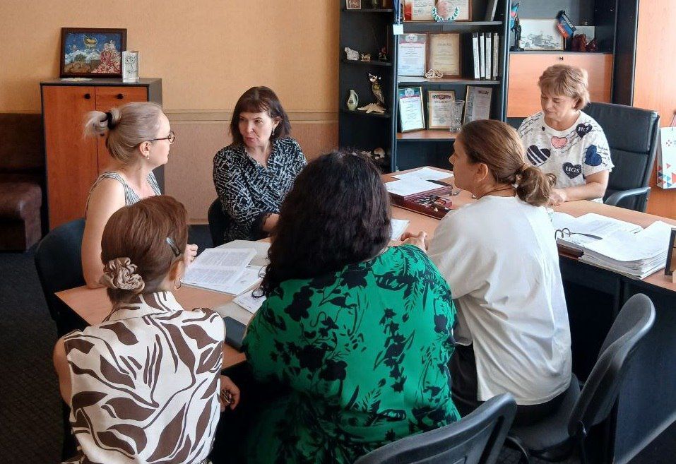 Трудовое лето: работодателей учат принимать на работу подростков