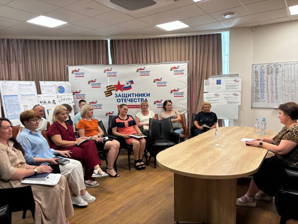 В Фонде «Защитники Отечества» по Донецкой Народной Республике прошла встреча, на которой обсудили насущные вопросы, касающиеся жизни региона, социальной защиты граждан и поддержки ветеранов боевых действий