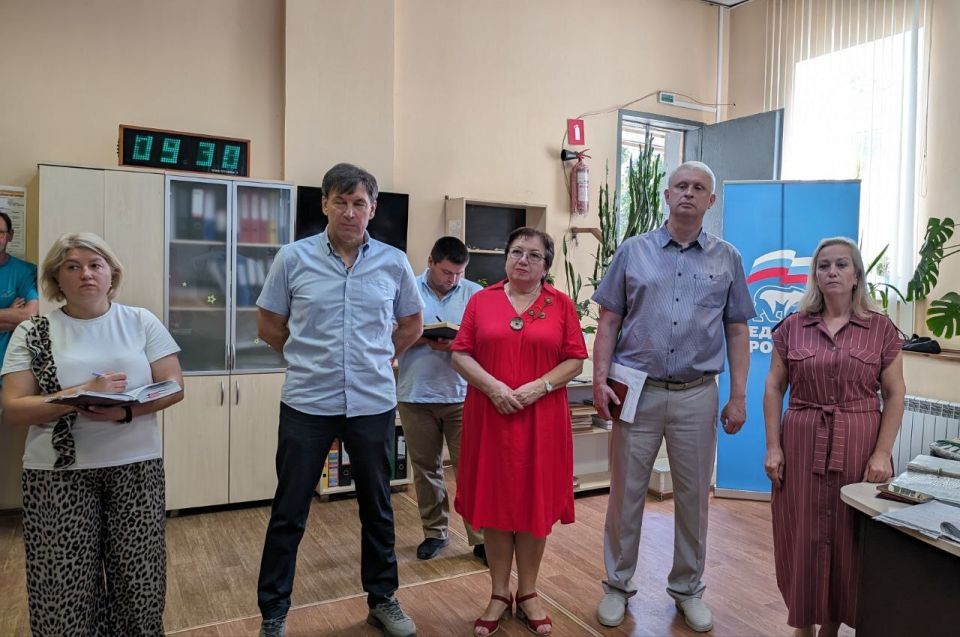 Наталья Бегуненко: В четверг, 24 июля, руководитель Управы Петровского внутригородского района Администрации городского округа Донецк Наталья Ивановна Бегуненко провела встречу с трудовым коллективом