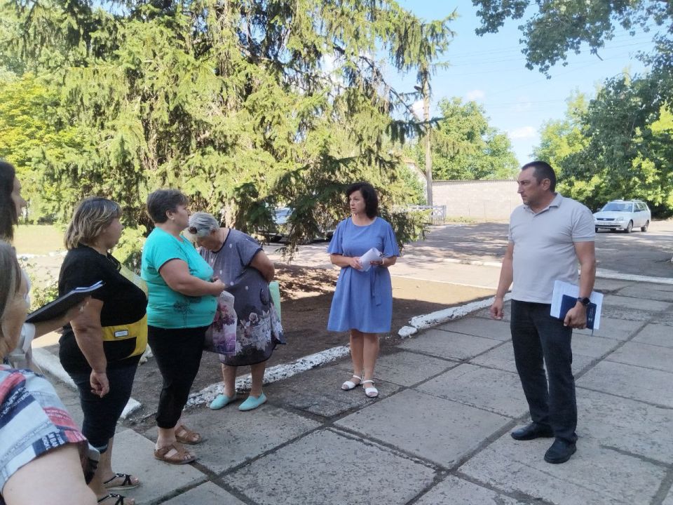 Сегодня заместитель главы Администрации Володарского муниципального округа Якименко А. В. провел встречу с жителями в поселке Малиновка