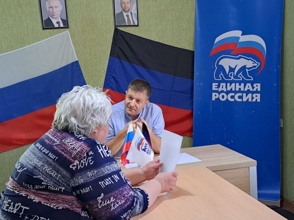 24 июля 2025 года, заместитель главы администрации городского округа Дебальцево Тур Виталий Викторович, провёл личный прием граждан в местной общественной приёмной Светлодарского местного отделения Партии "Единая Россия" в...