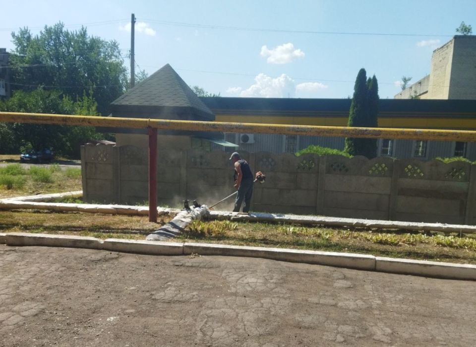 В Кировском проводят работу по благоустройству города