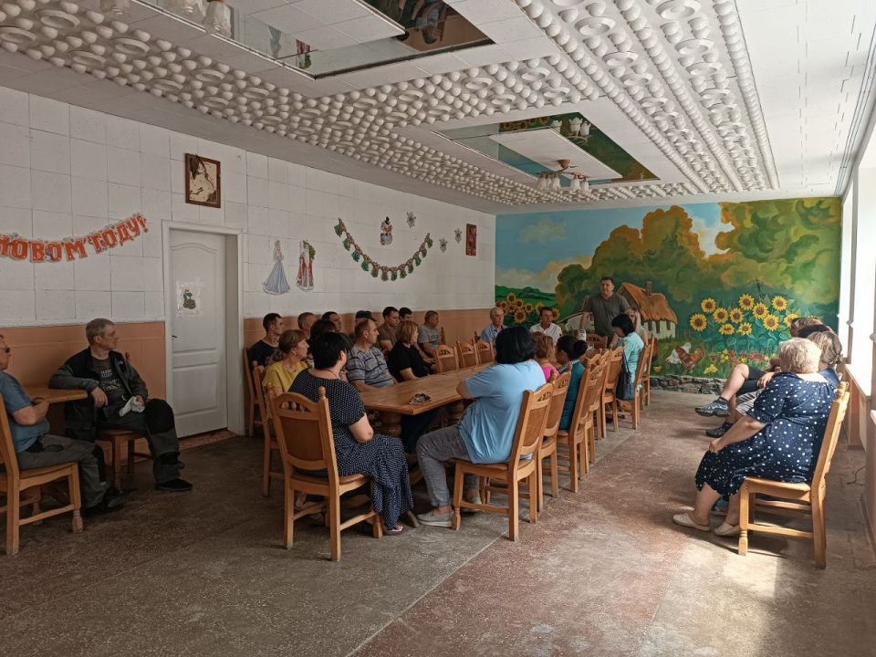 Лызов Игорь Викторович,глава муниципального образования Амвросиевский муниципальный округ встретился с трудовым коллективом Амвросиевской птицефабрики