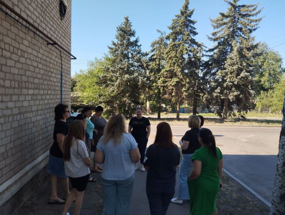 24 июля депутат Тельмановского муниципального совета Юлия Налбат провела встречу с жителями пгт