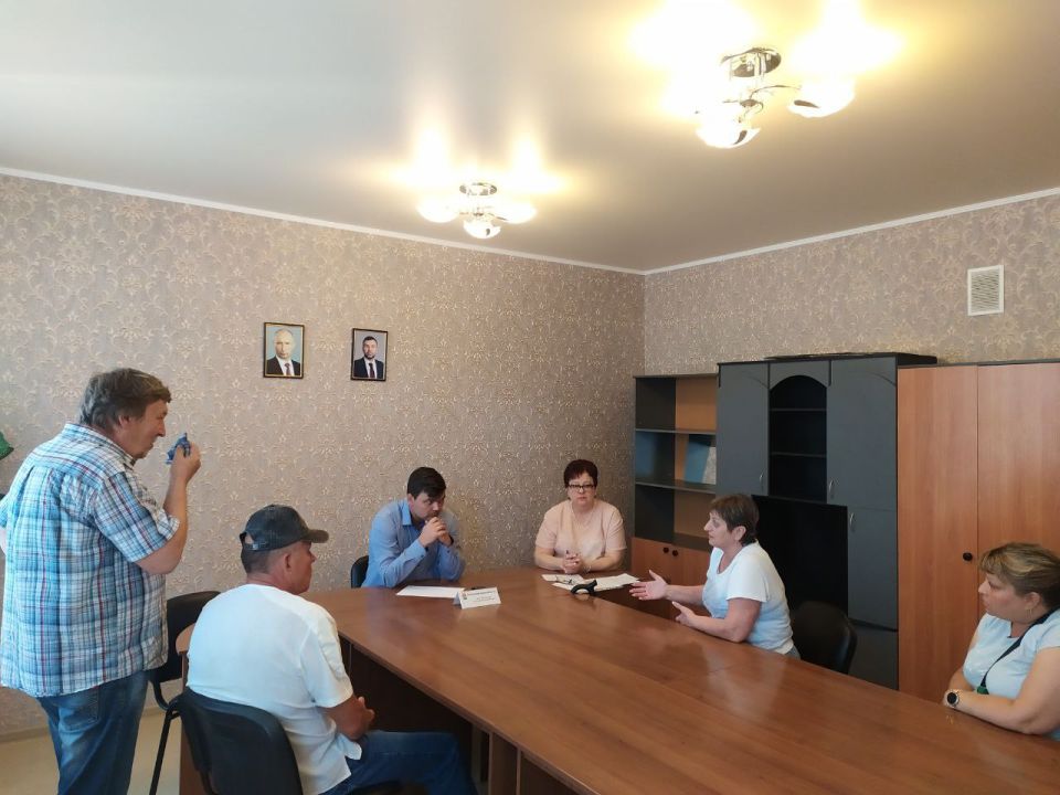 Сегодня, 24 июля 2025 года Врип Главы муниципального образования городской округ Торез Артем Чесноков провел прием населения по личным вопросам