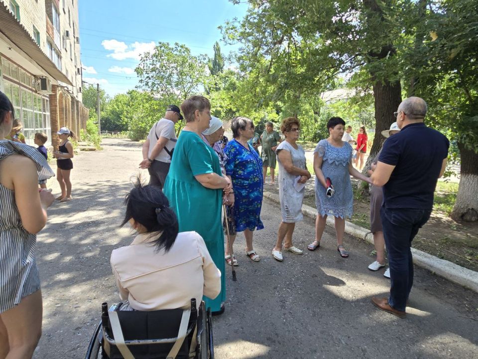 Сергей Желновач: Во исполнение поручения Главы Донецкой Народной Республики Дениса Владимировича Пушилина о постоянном диалоге с населением, сегодня, первый заместитель главы администрации городского округа Дебальцево Максим...