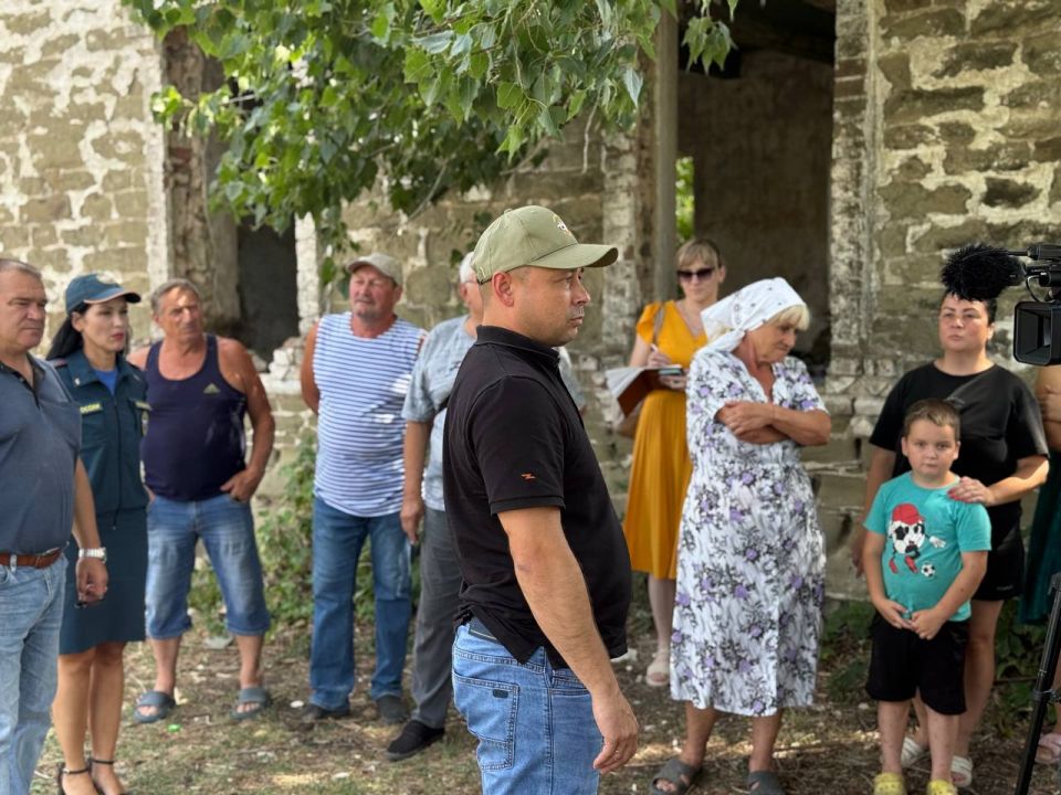 Сход граждан. Сегодня, 24 июля, первый заместитель главы администрации городского округа Иловайск Свердлов Михаил Николаевич провел встречу с населением на подведомственной территории администрации городского округа Иловайск...