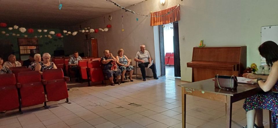 В селе Новоселовка вторая проведена встреча с жителями, которую провела заведующая Новоселовским территориальным сектором