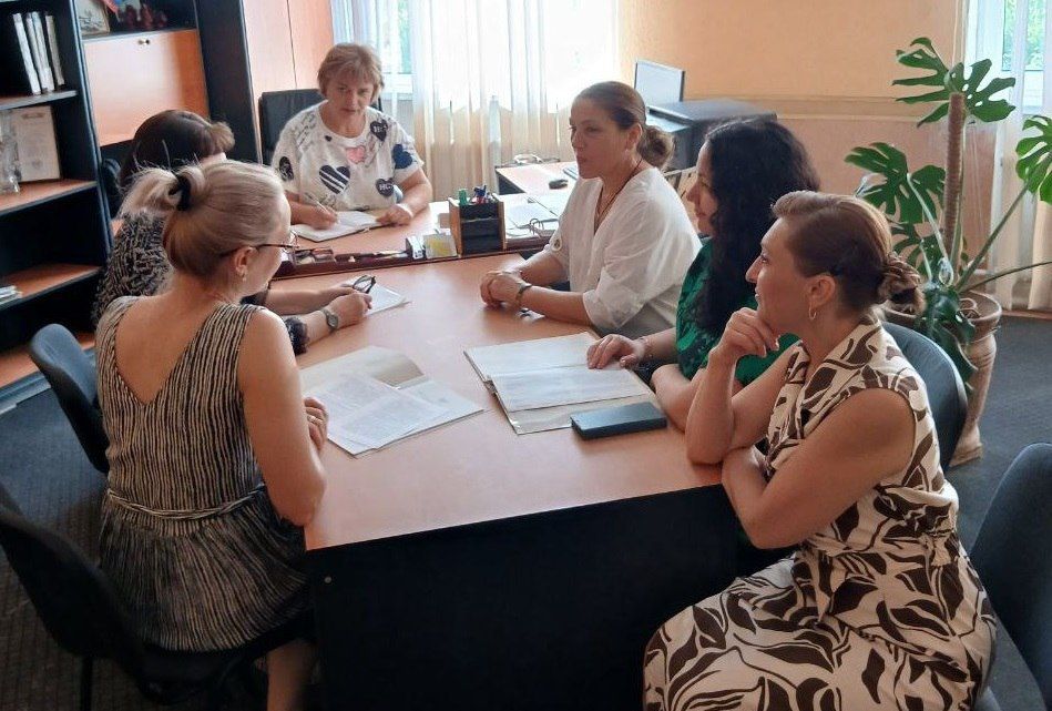 О том, как принимать подростков на работу, рассказали в Старобешевском центре занятости