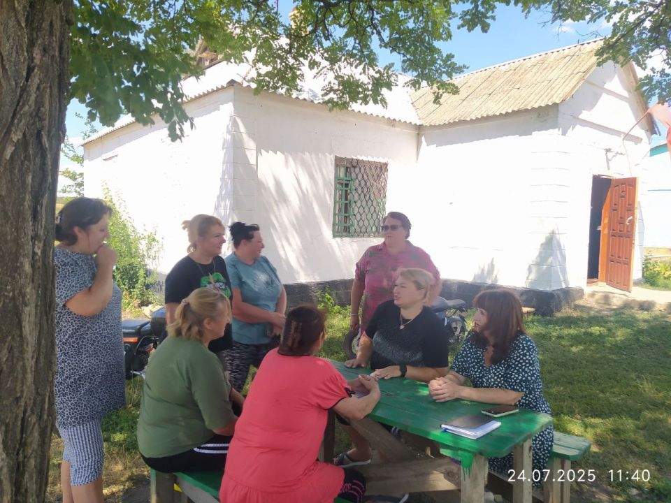 24 июля начальник Кумачовского территориального отдела Администрации Старобешевского муниципального округа Ирина Бондаренко провела встречу с жителями села Глинка