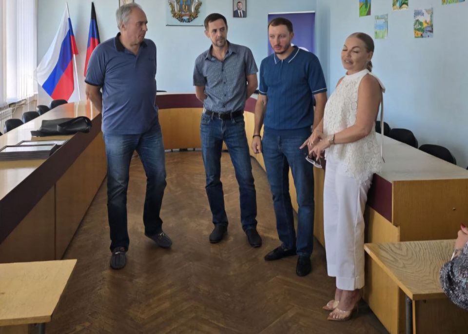 Иван Адамец: В Управе Куйбышевского внутригородского района в преддверии "Дня работника торговли" состоялась встреча руководства управы с предпринимателями района