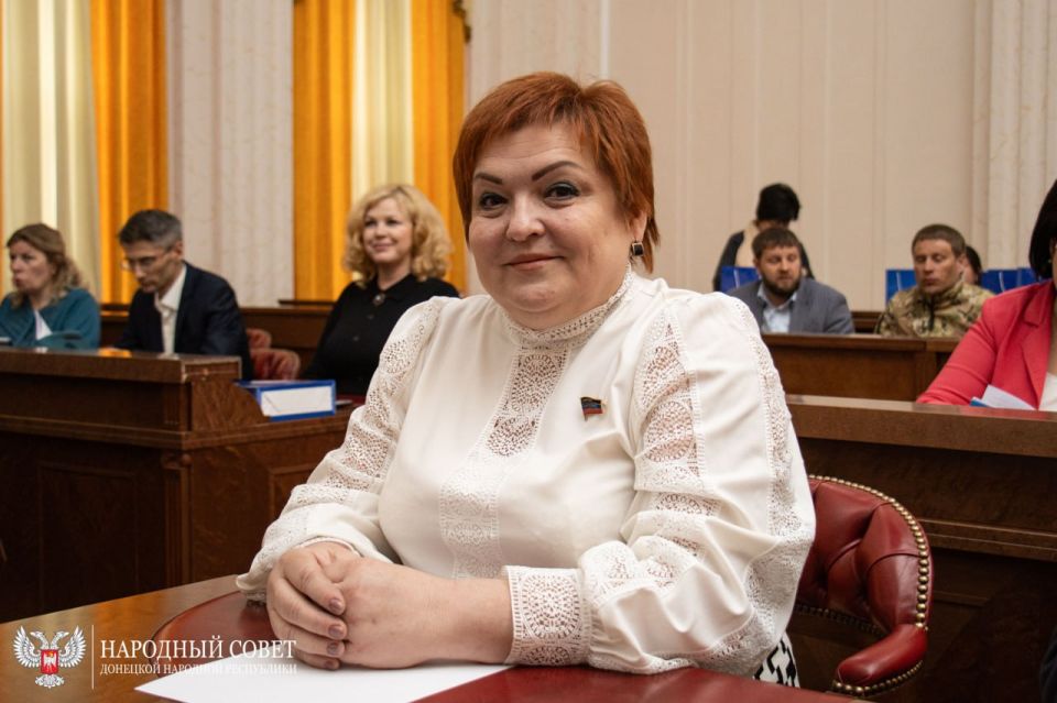 С 1 июля 2025 года в России вступил в силу ГОСТ Р 71582-2024 «Одежда обучающихся (школьная форма). Общие технические требования»