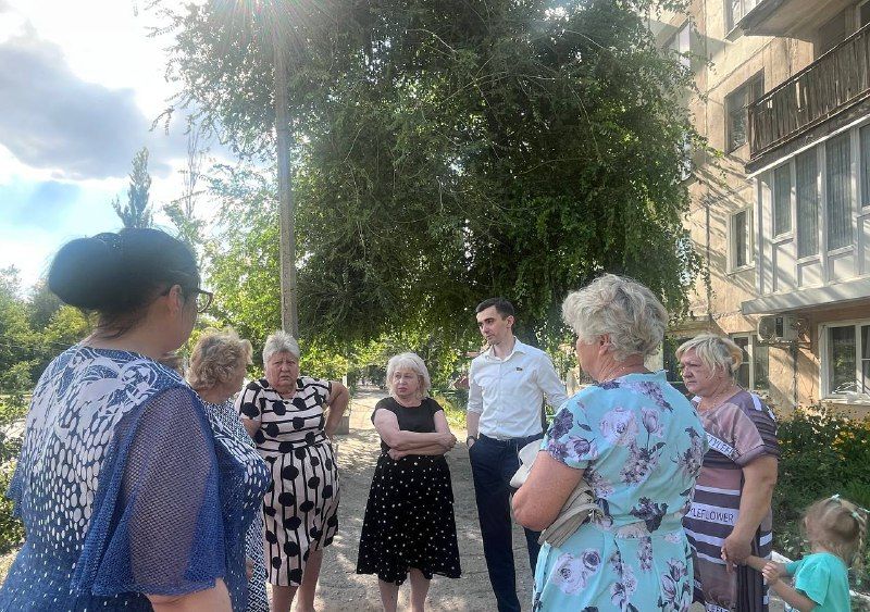 24 июля первый заместитель руководителя Управы Центрально-Городского района Инна Кисенко совместно с депутатом Макеевского городского совета Сергеем Зуевым провели встречу с жителями на подведомственной территории по адресу:...