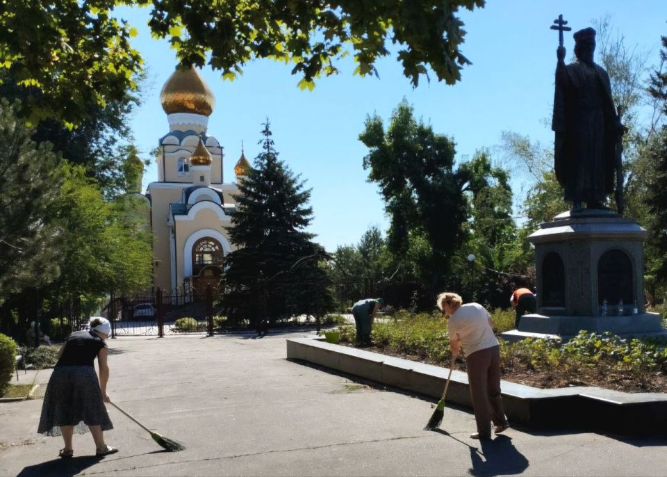 Иван Адамец: Ко Дню Крещения Руси в Куйбышевском районе навели порядок у памятника князю Владимира