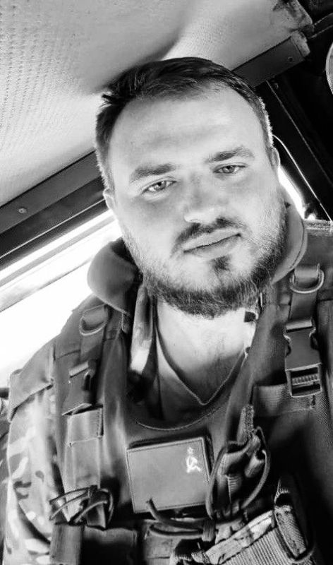 Михаил Развожаев: Сегодня проводили в последний путь командира отделения, гвардии младшего сержанта Максима Денисовича Никитина и командира взвода, гвардии младшего лейтенанта Дмитрия Игоревича Богданова