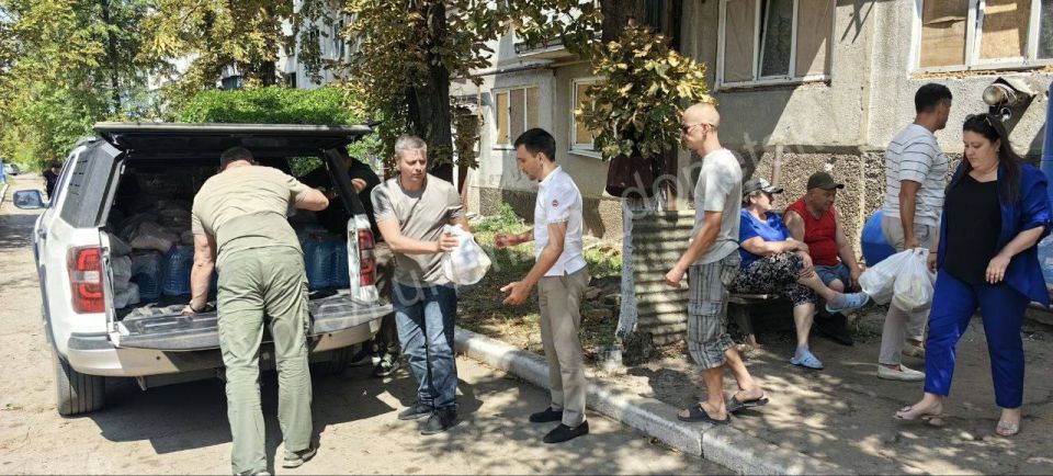 В Красногоровку доставили гуманитарную помощь в виде продуктовых наборов и воды