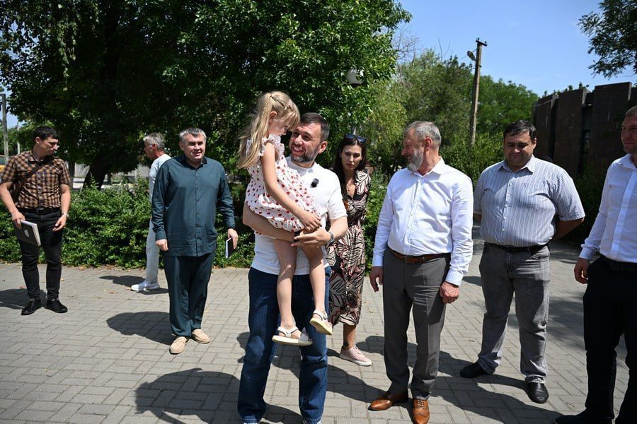 Юрий Покинтелица: Наставничество в действии. Глава Донецкой Народной Республики, секретарь Донецкого регионального отделения Единой России Денис Пушилин является наставником для участника программы «Время Героев» Ильи...