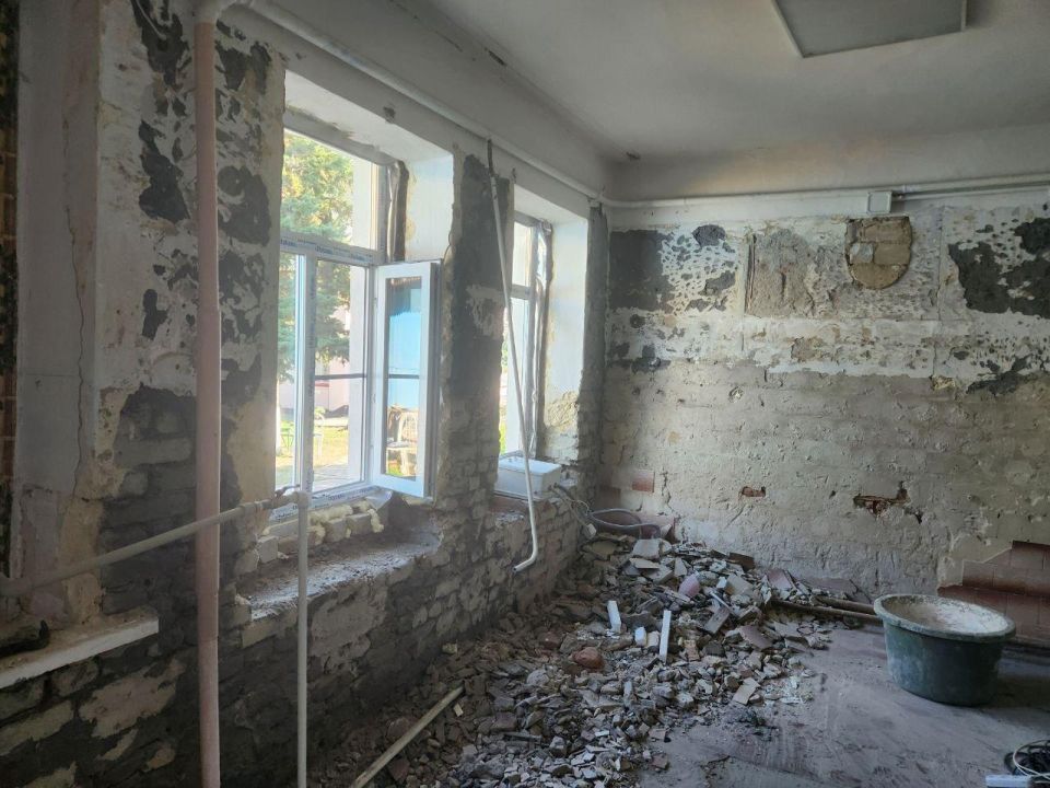 Нижегородские специалисты восстанавливают здание детского социального центра в Харцызске