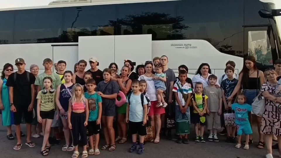 С утра — самые добрые новости! Лучшие в мире подписчики, в частности — Евгений из Санкт-Петербурга, оплатили поездку на Черное море, в Сочи, детям из Горловки и других обстреливаемых районов Донбасса